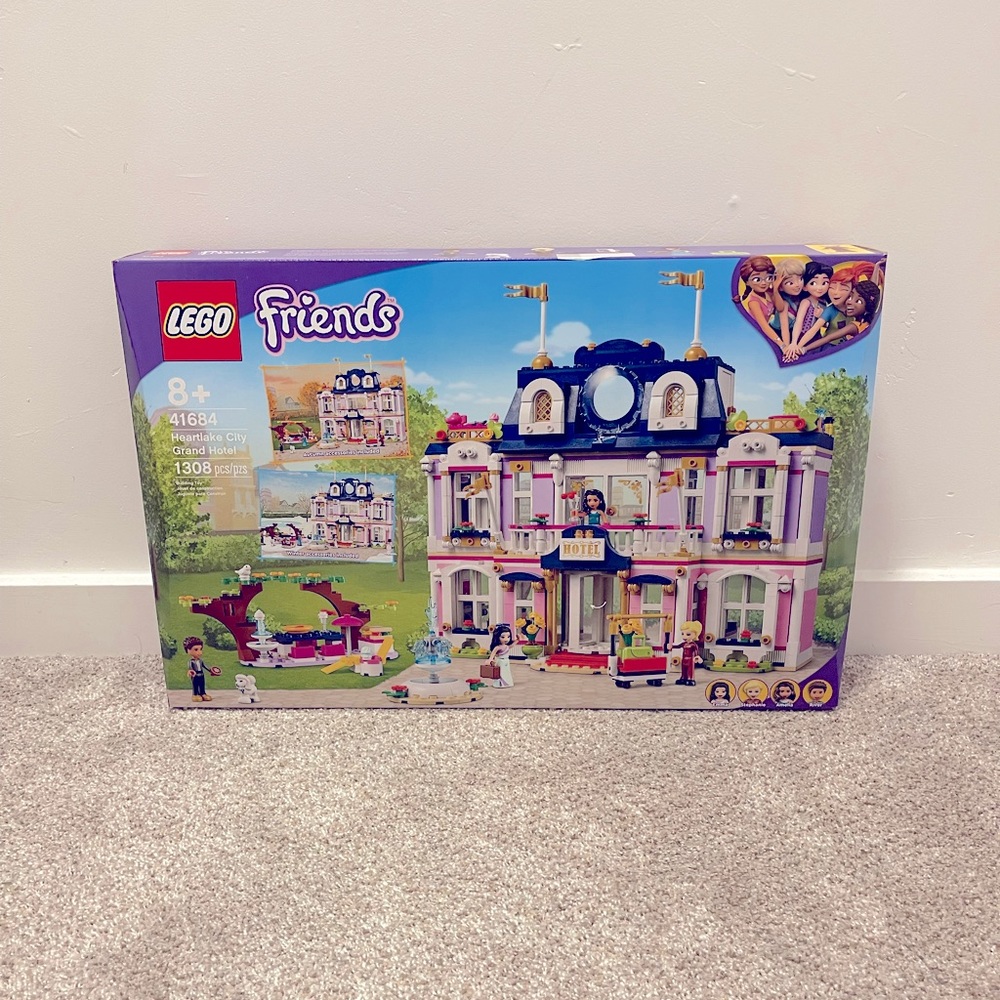 LEGO friends Heart Lake City Grand Hotel